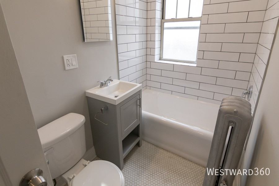 3126 W Eddy St #3 - Photo 7 of 9