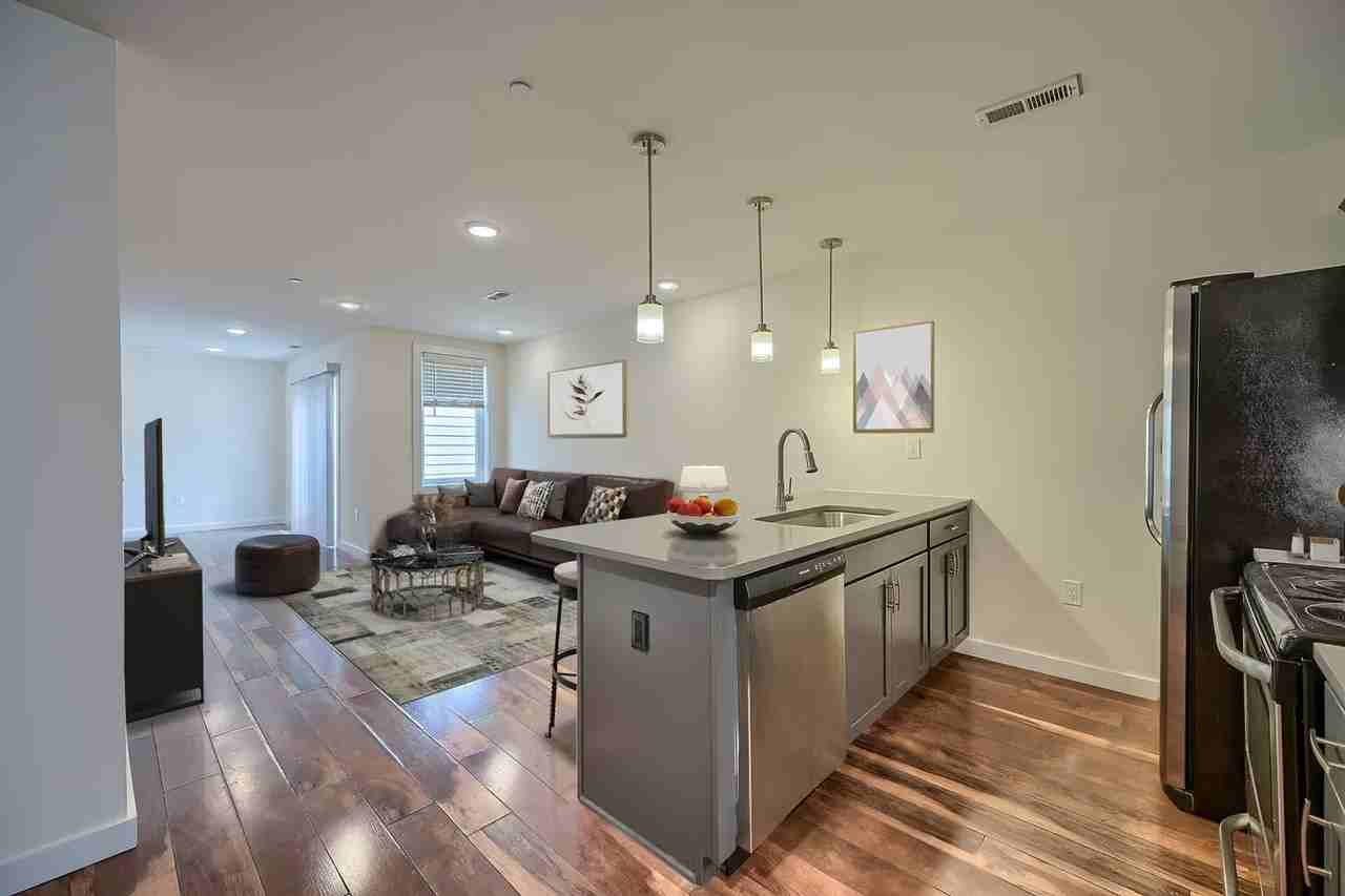 3037 W Master St #A - Photo 6 of 36