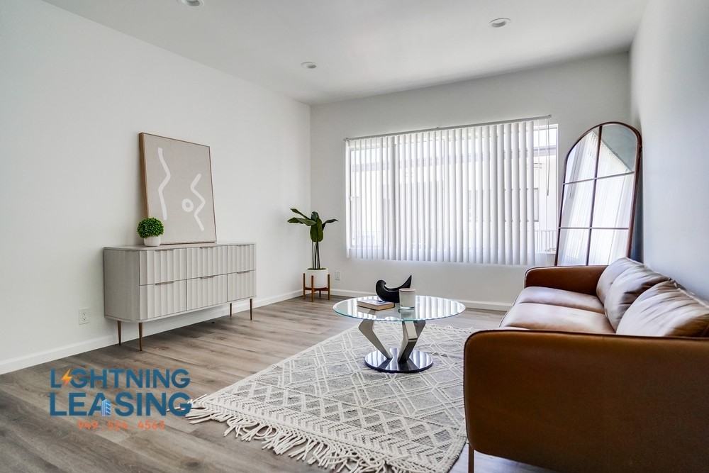 5320 Corteen Pl #17 - Photo 4 of 38
