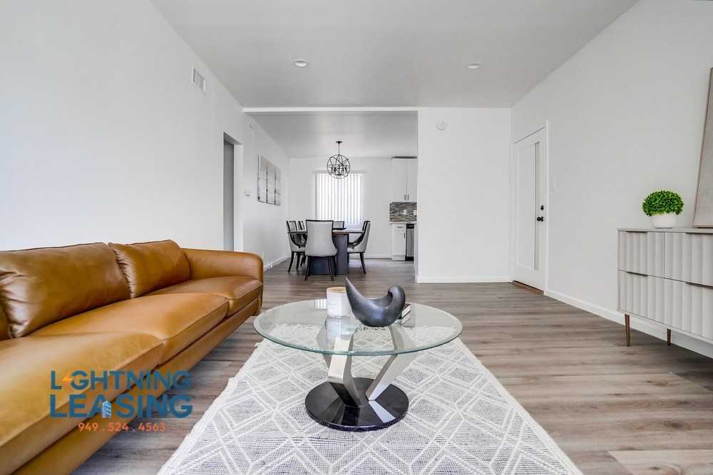 5320 Corteen Pl #17 - Photo 6 of 38