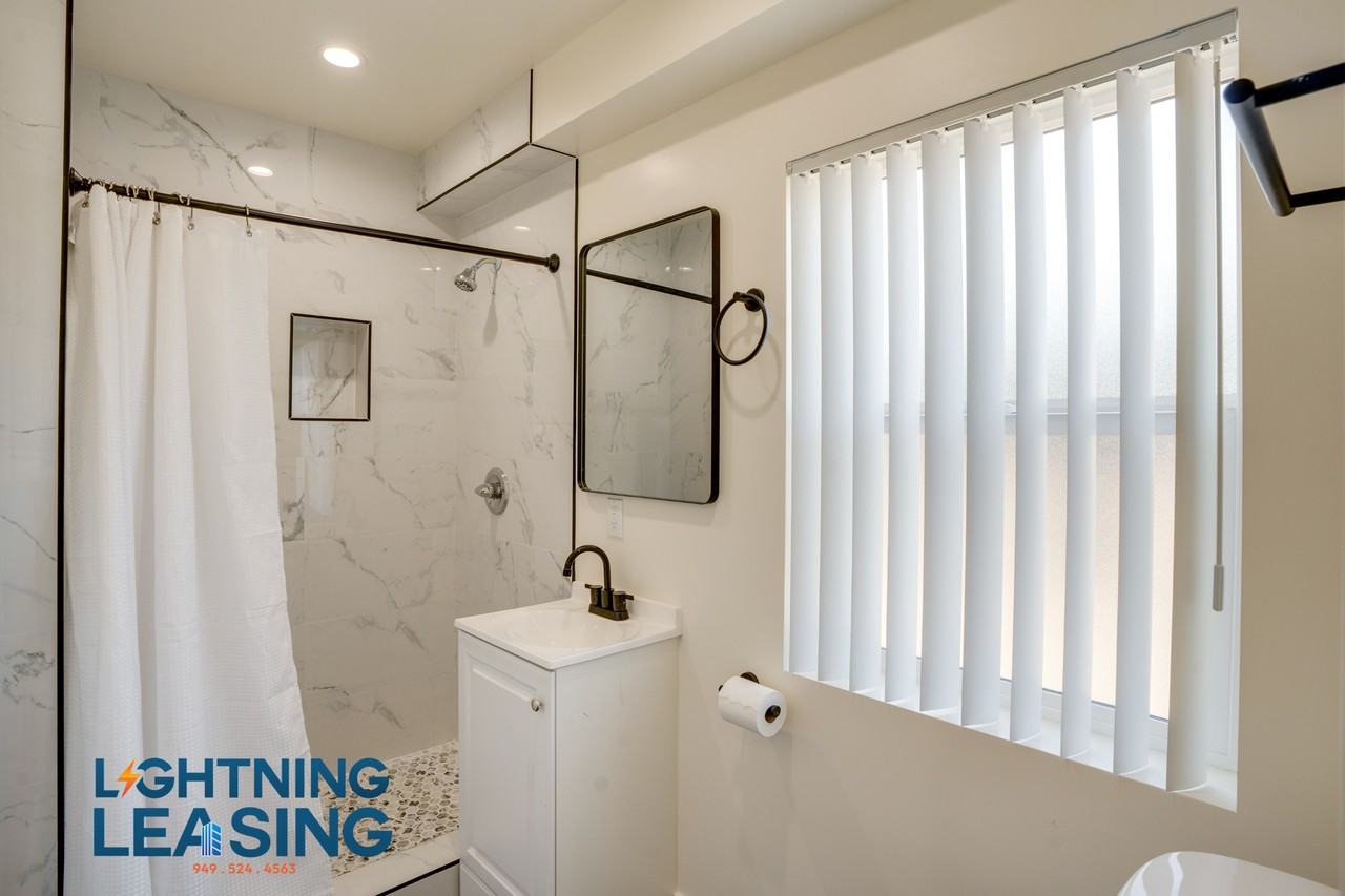 12304 Burbank Blvd #15 - Photo 3 of 9