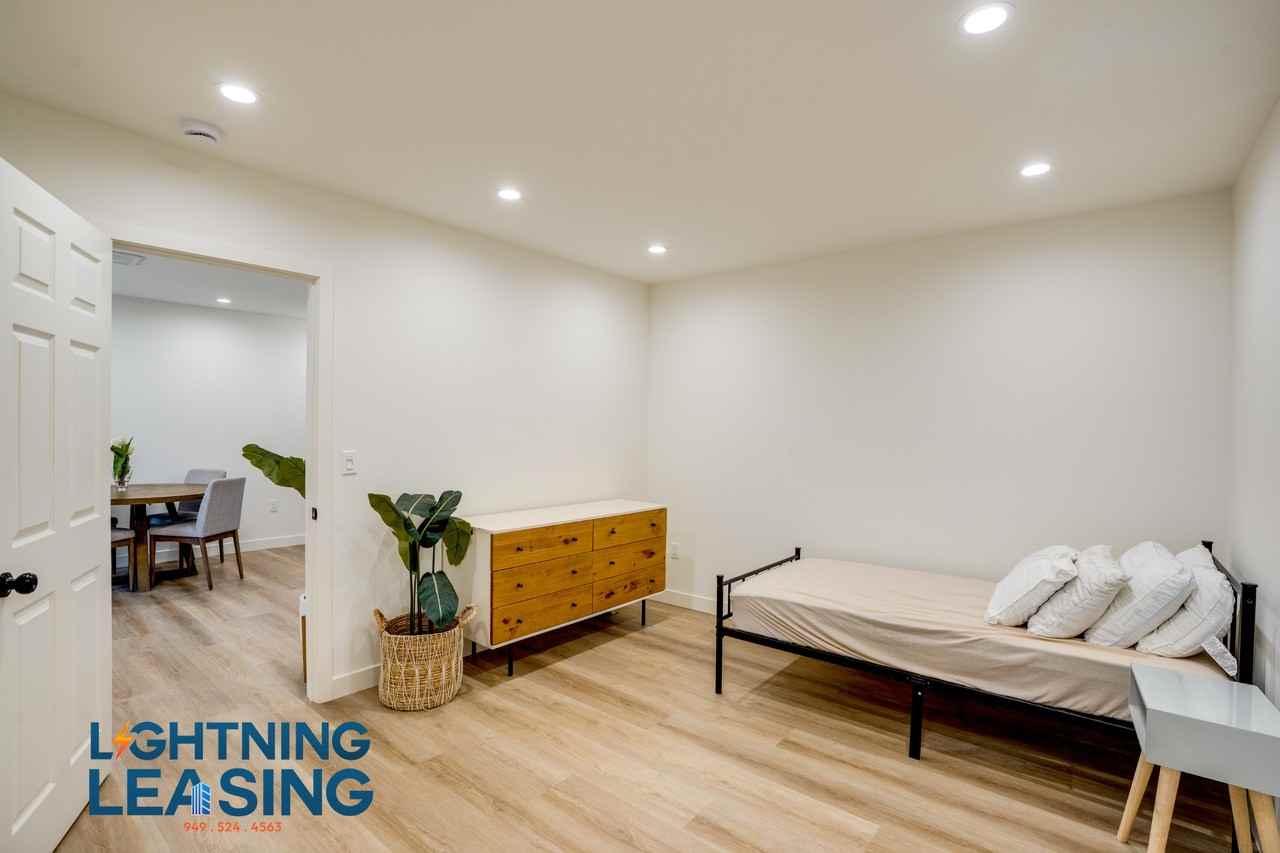 12304 Burbank Blvd #15 - Photo 6 of 9