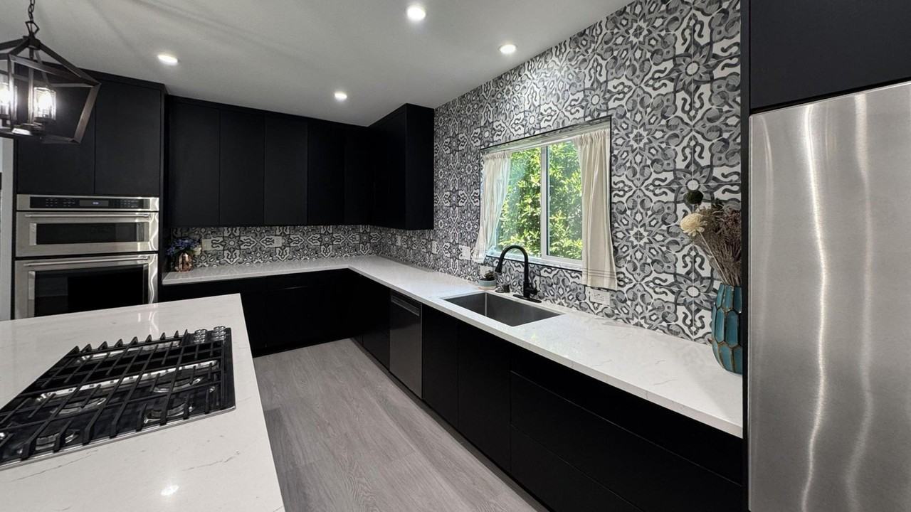 1206 N Alexandria Ave - Photo 3 of 21