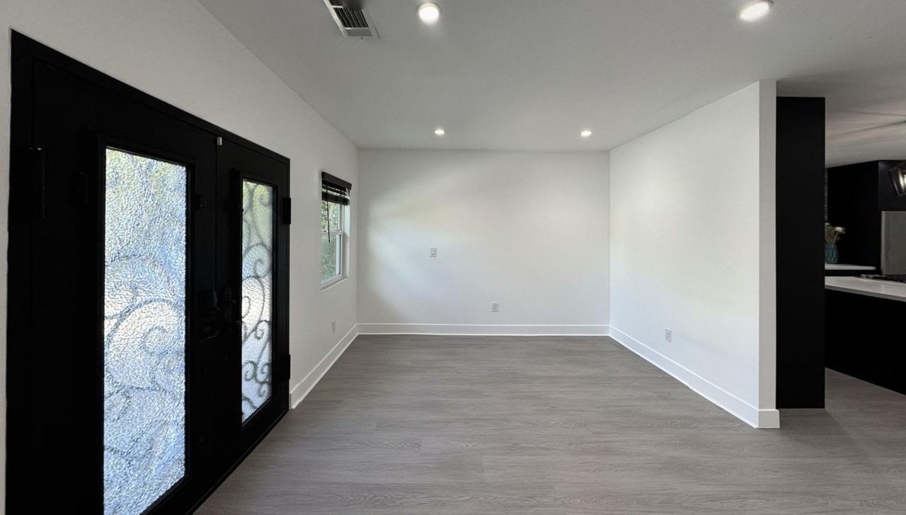 1206 N Alexandria Ave - Photo 7 of 21