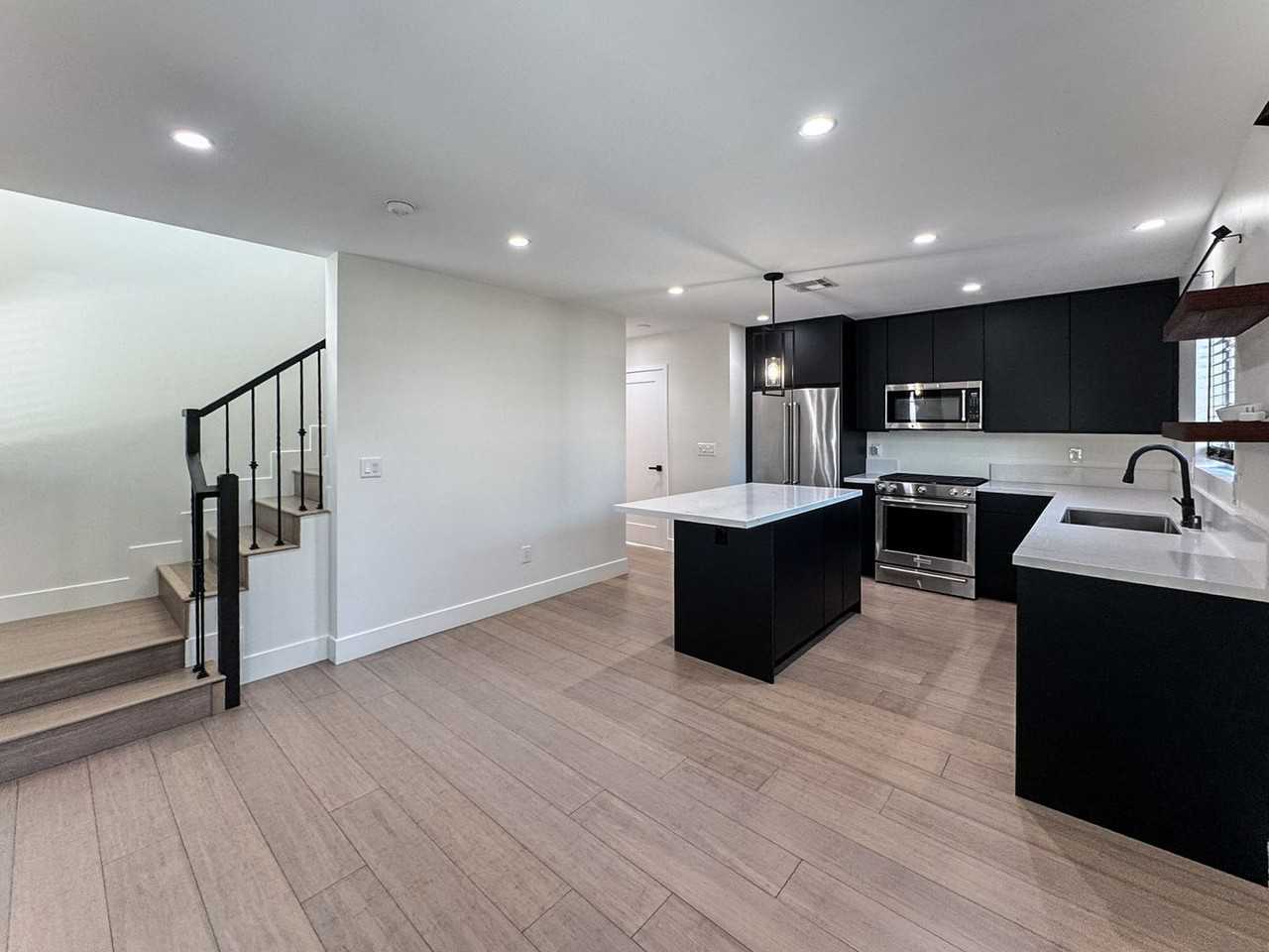 1208 N Alexandria Ave - Photo 2 of 19