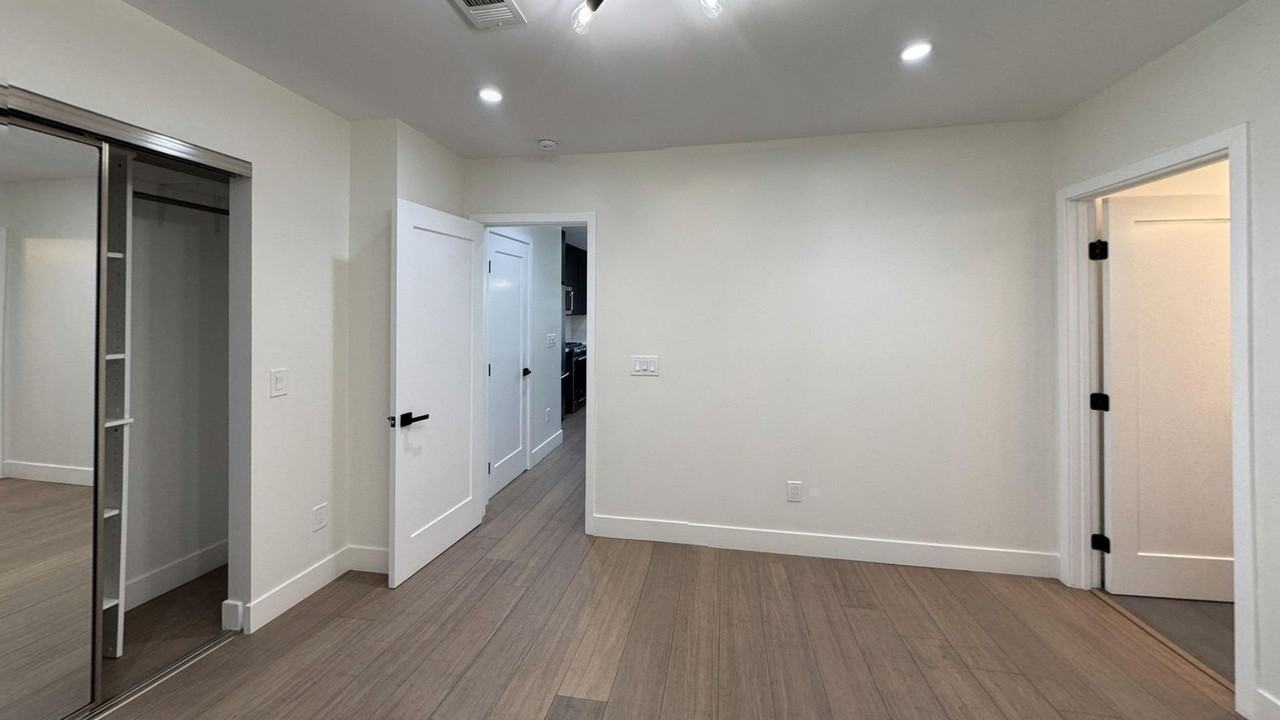 1208 N Alexandria Ave - Photo 6 of 19