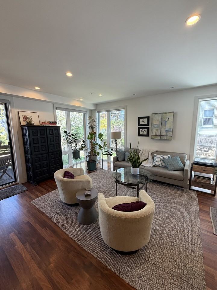 60 Carolina Avenue - Photo 3 of 16