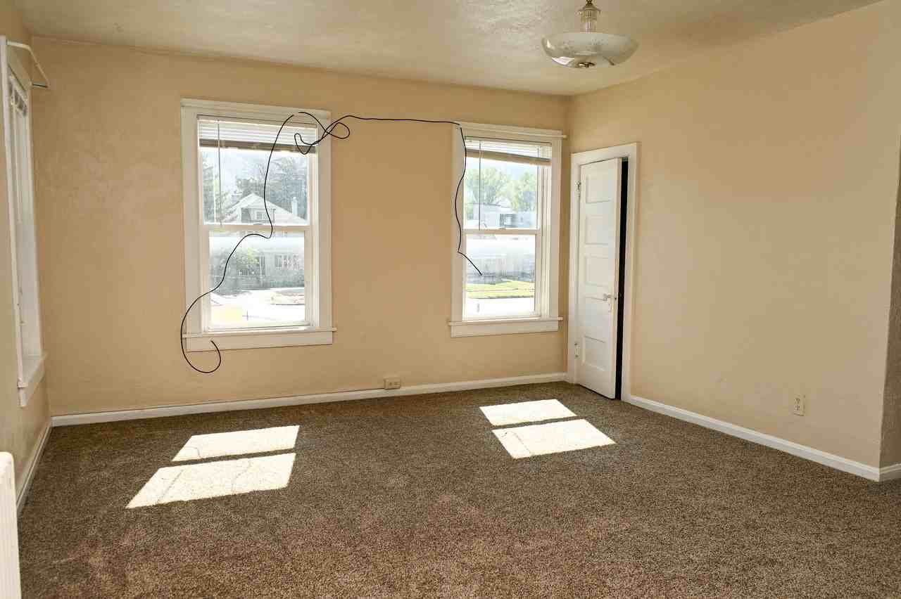 411 S Main St - Photo 7 of 15