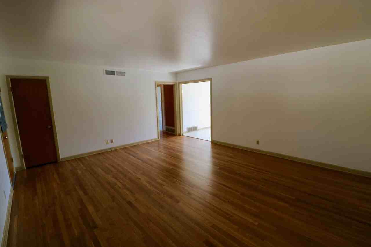 105 E Xavier Ave - Photo 5 of 10
