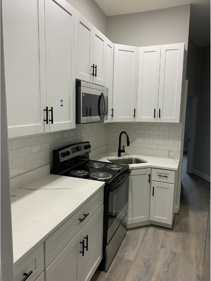 837 N Fulton Ave - Photo 5 of 11