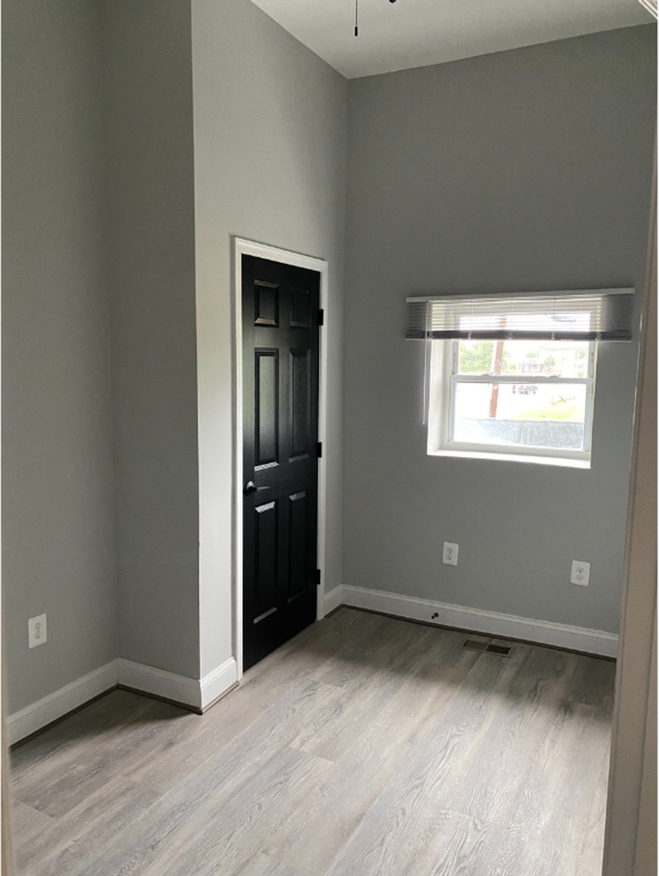 837 N Fulton Ave - Photo 7 of 11