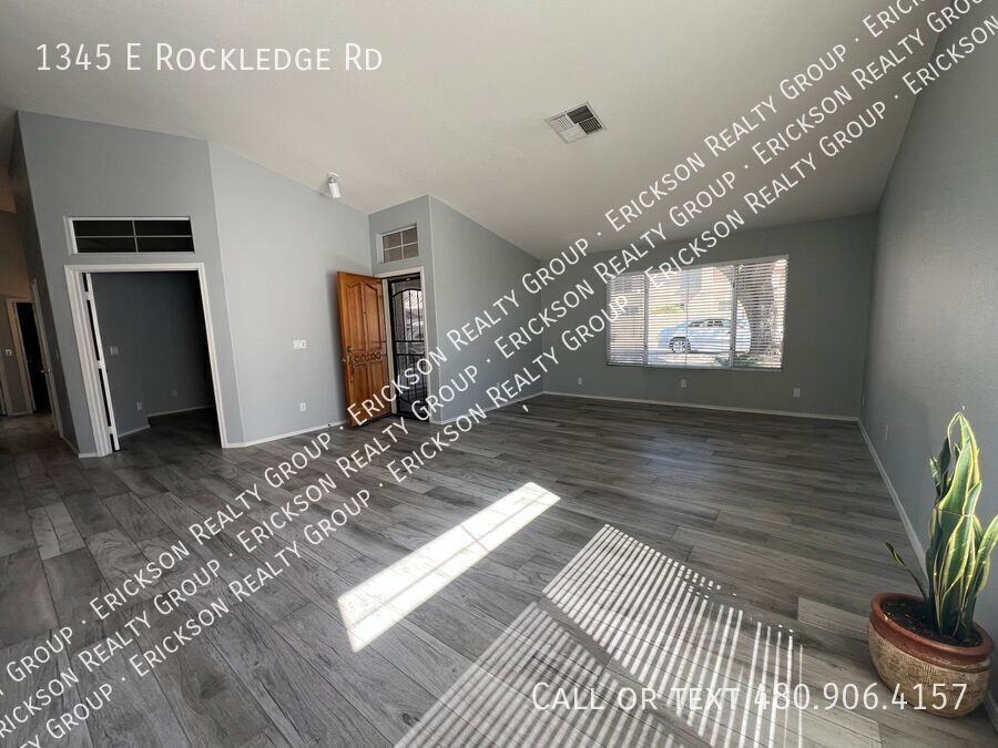 1345 E Rockledge Rd - Photo 4 of 40