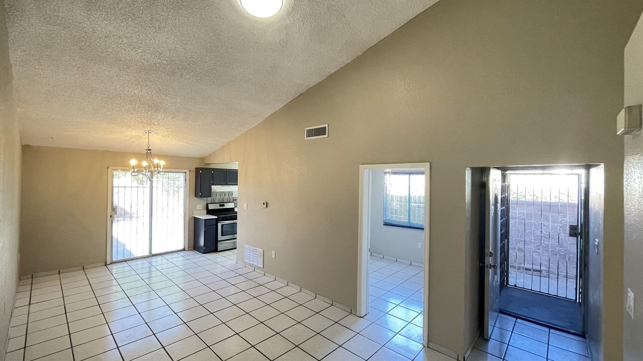 11040 Sunshine Court - Photo 6 of 27