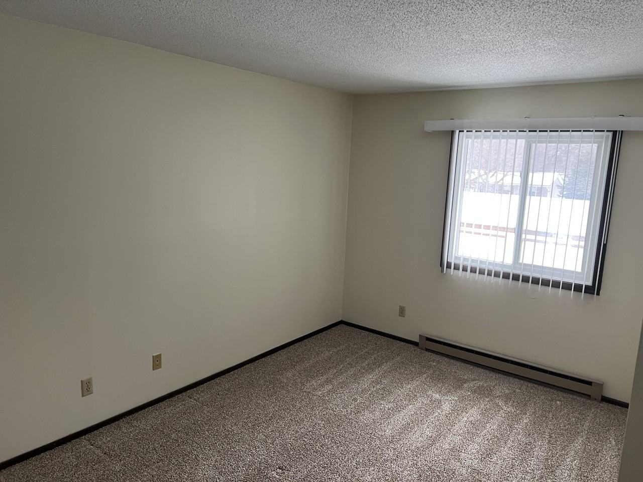 365 Baldwin Ave NW - Photo 4 of 26