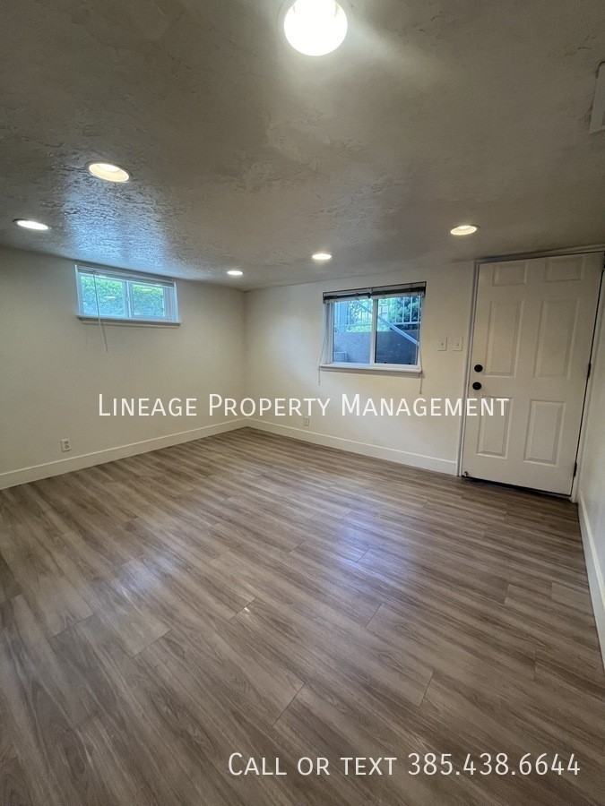 182 N 100 W #B - Photo 4 of 9