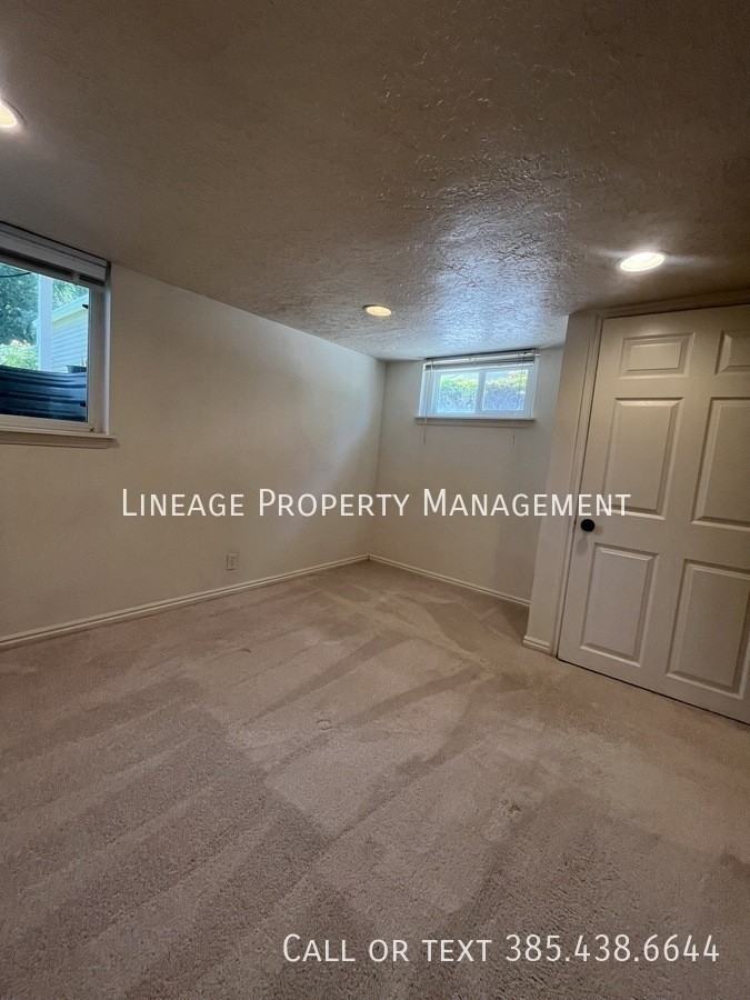 182 N 100 W #B - Photo 5 of 9