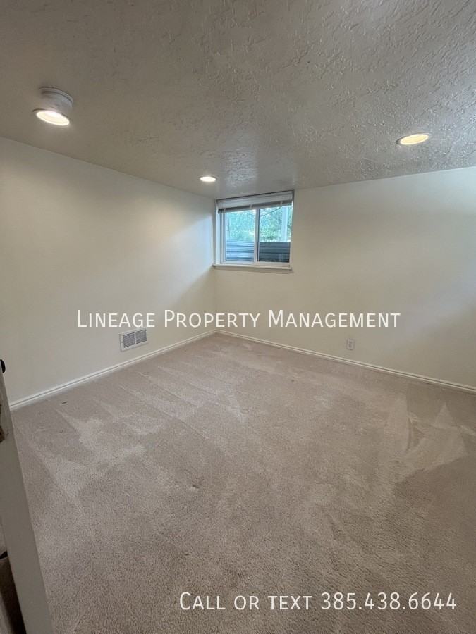 182 N 100 W #B - Photo 6 of 9