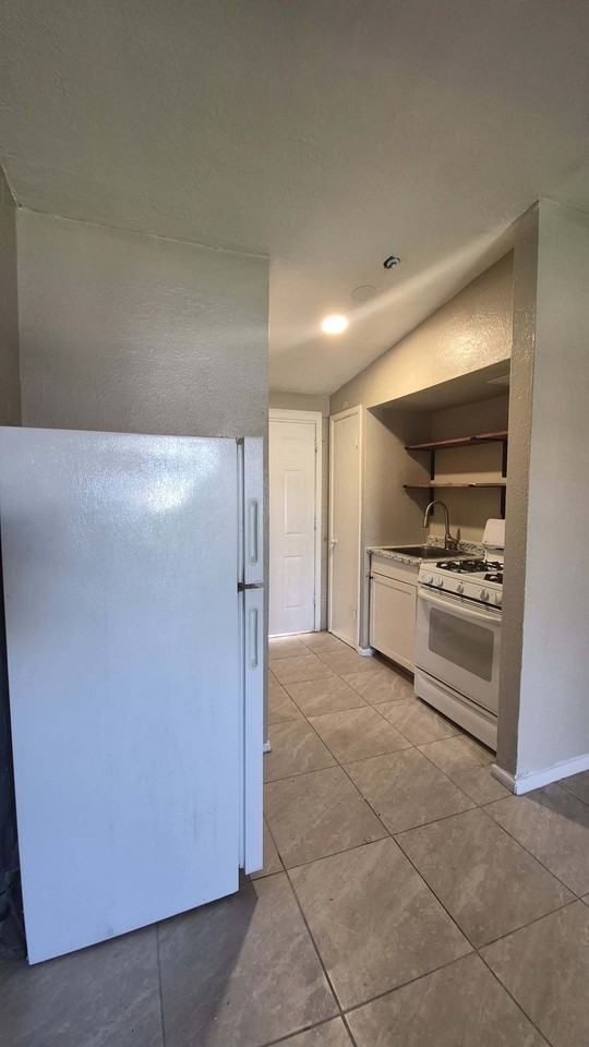 RA: W Flores St 255 #100-119 - Photo 4 of 4