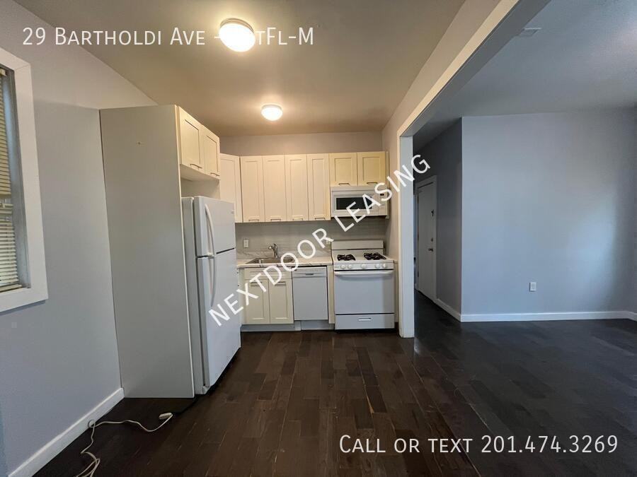 29 Bartholdi Ave #1stFLM - Photo 3 of 11