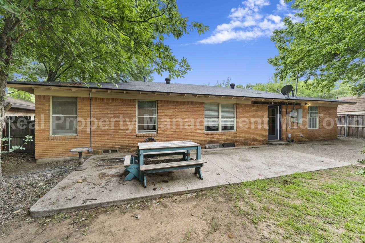 1413 W Tucker Blvd - Photo 5 of 24