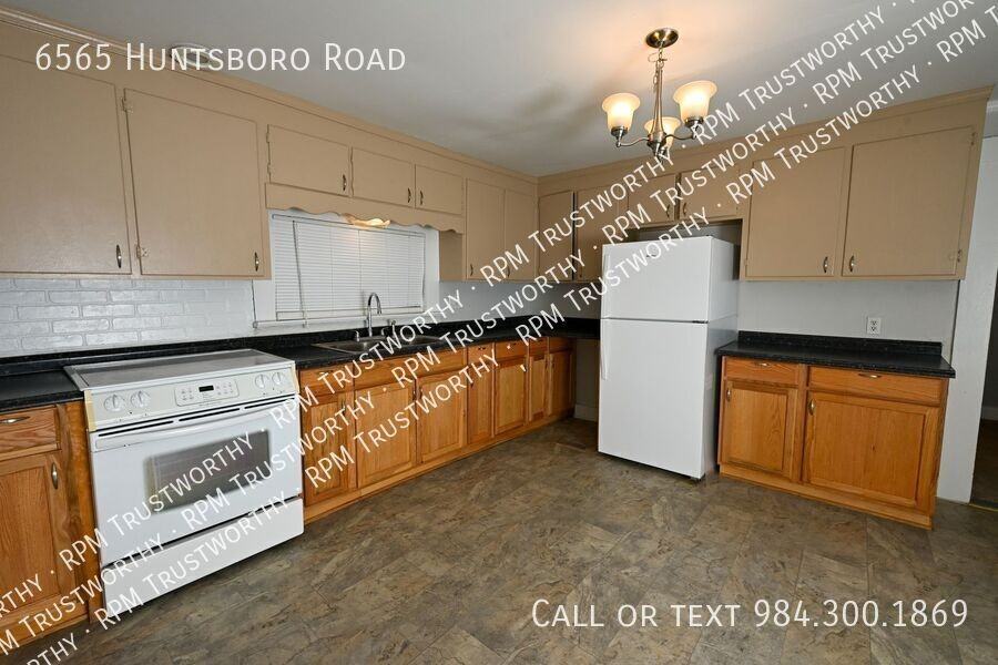 6565 Huntsboro Rd - Photo 2 of 19