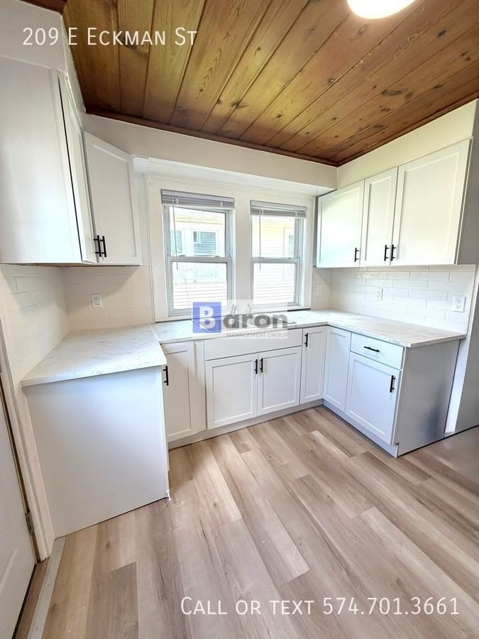 209 E Eckman St - Photo 2 of 15