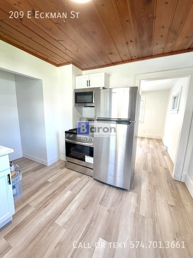 209 E Eckman St - Photo 3 of 15