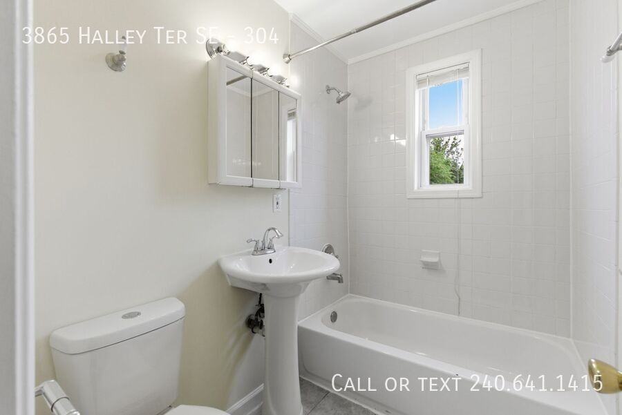 3865 Halley Ter Se #304 - Photo 7 of 8