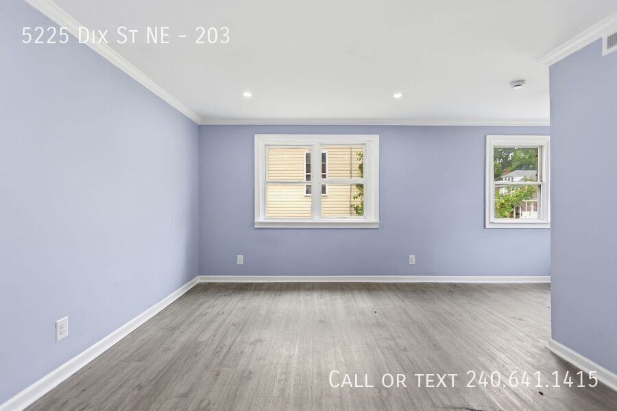 5225 Dix St Ne #203