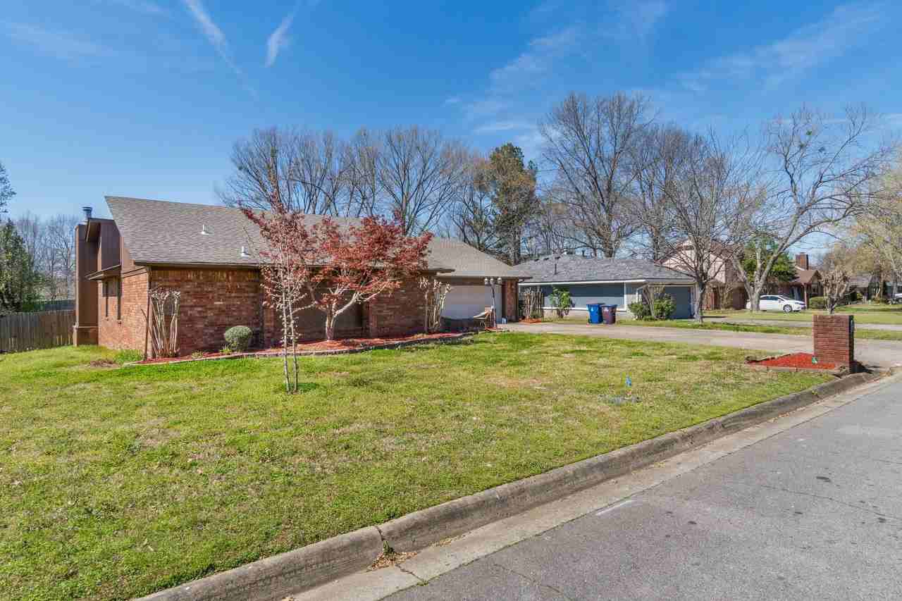 3104 S 104th St - Photo 2 of 36