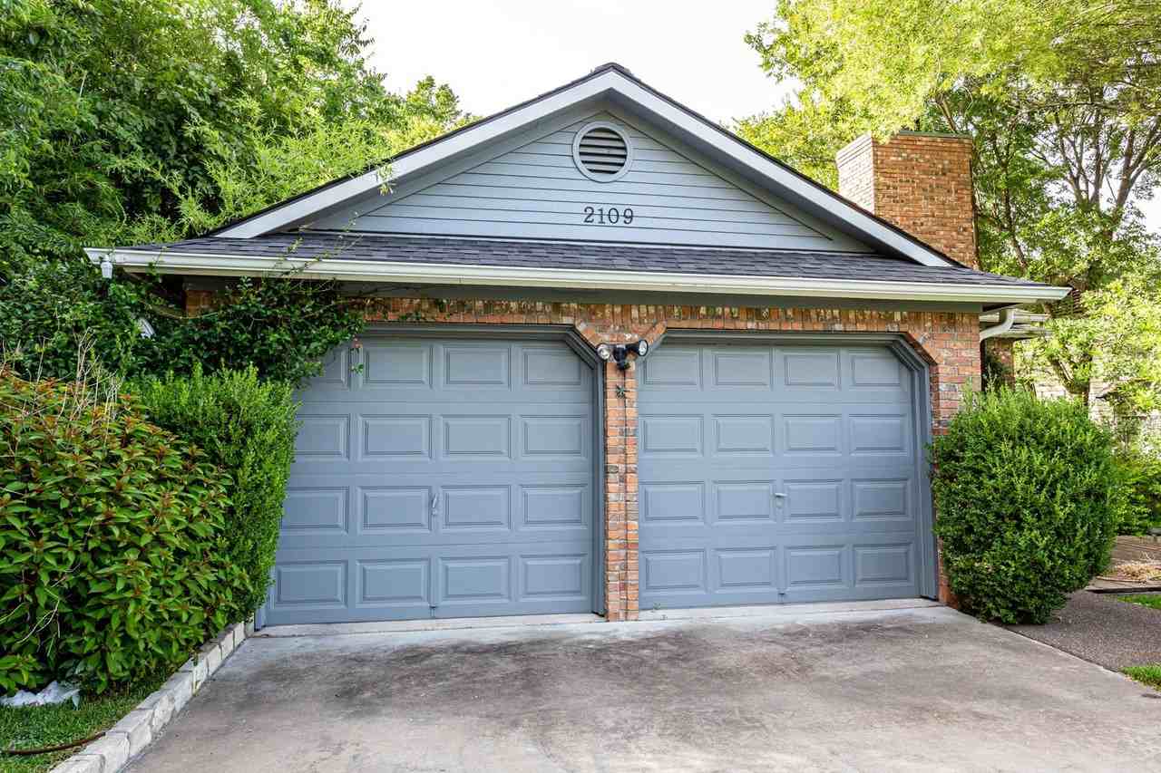 2109 Castle View Dr - Photo 2 of 22