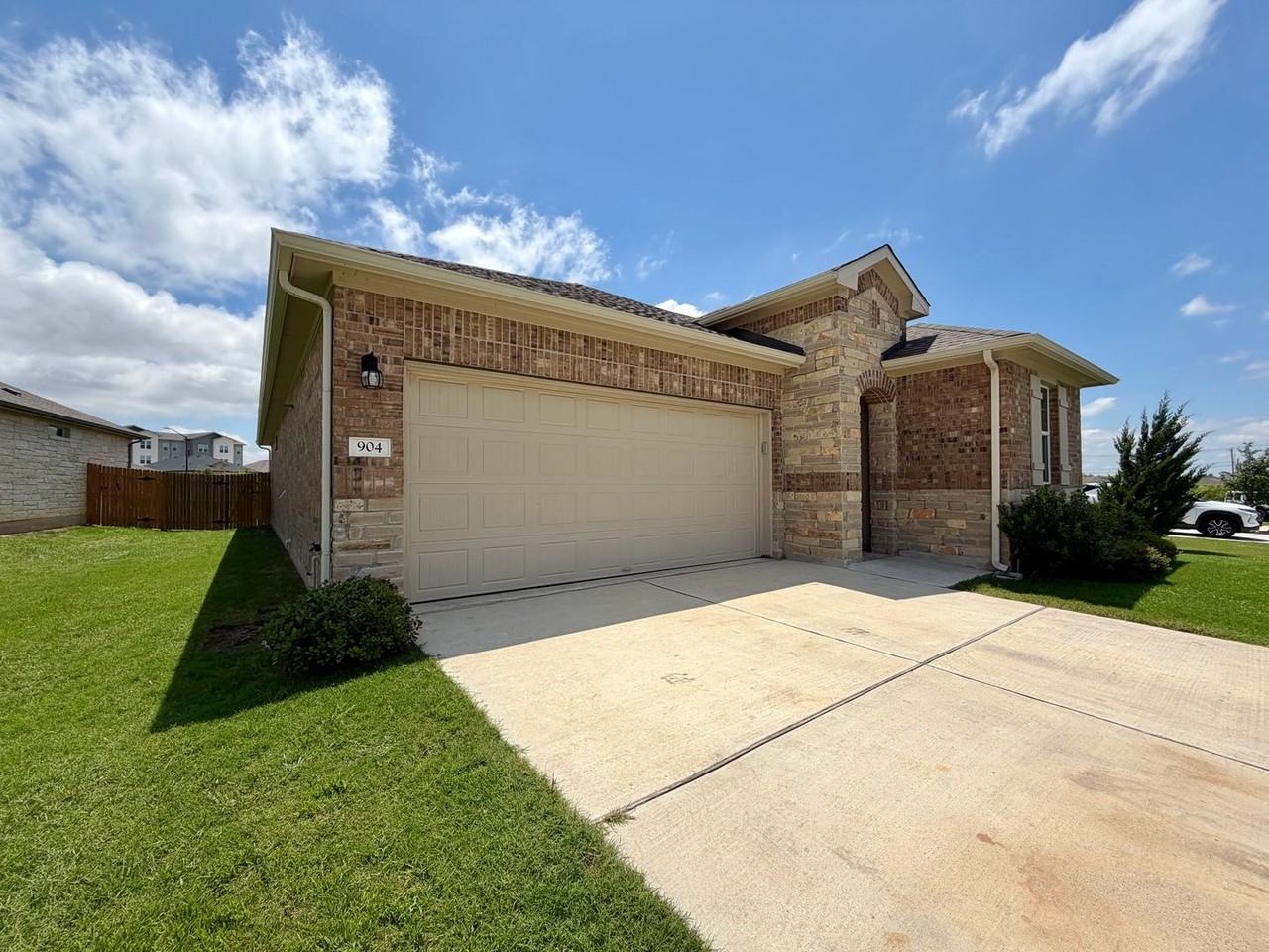 904 Vogel Dr - Photo 2 of 30