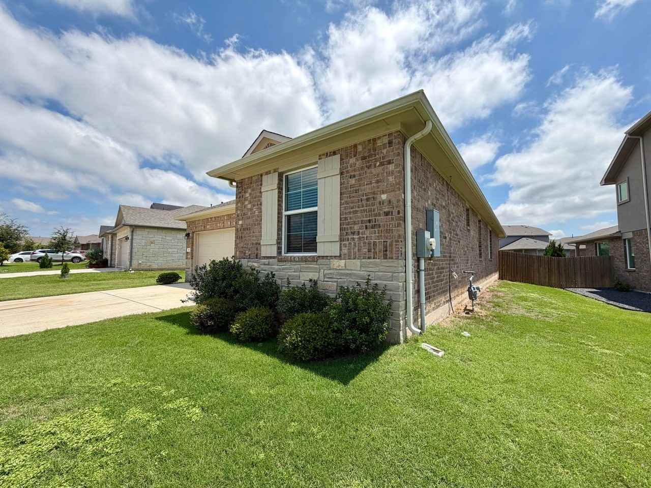 904 Vogel Dr - Photo 3 of 30
