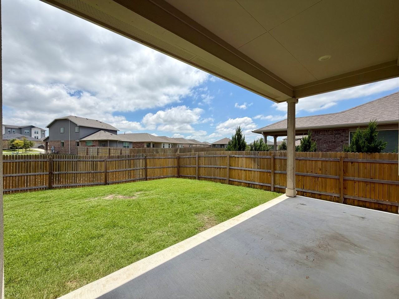 904 Vogel Dr - Photo 4 of 30