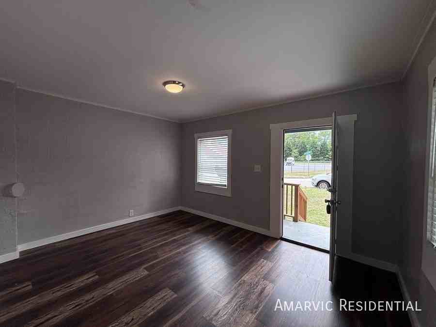 642 Cleveland St - Photo 2 of 11
