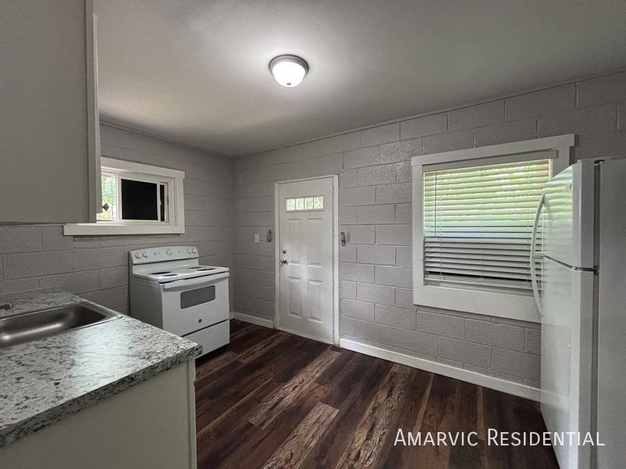 642 Cleveland St - Photo 3 of 11