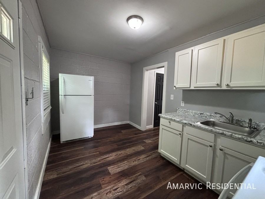 642 Cleveland St - Photo 4 of 11