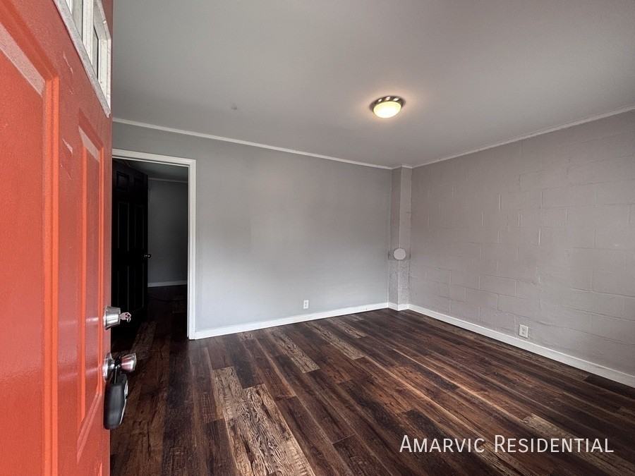 642 Cleveland St - Photo 6 of 11