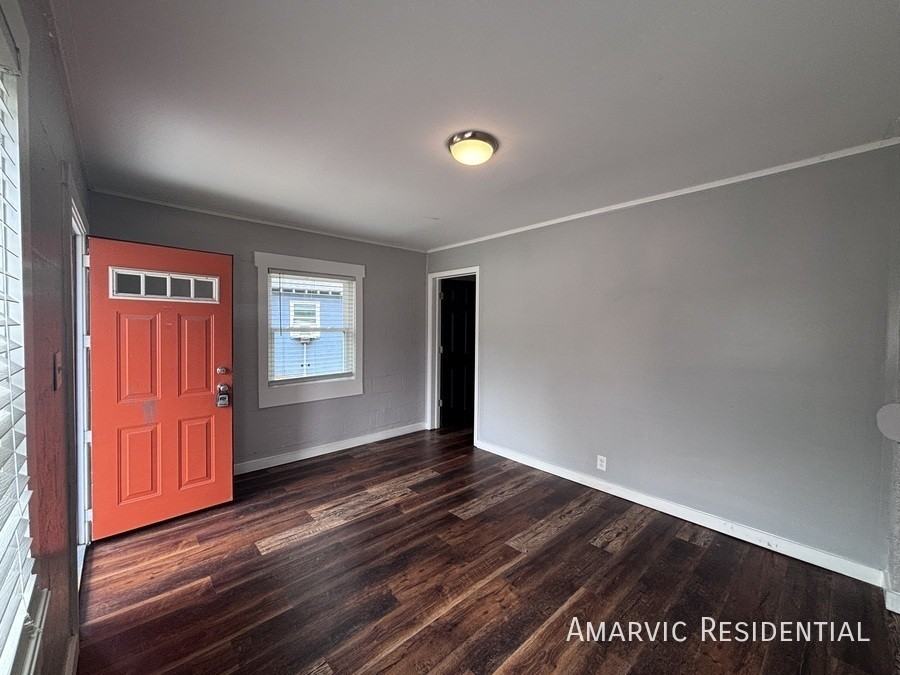 642 Cleveland St - Photo 7 of 11