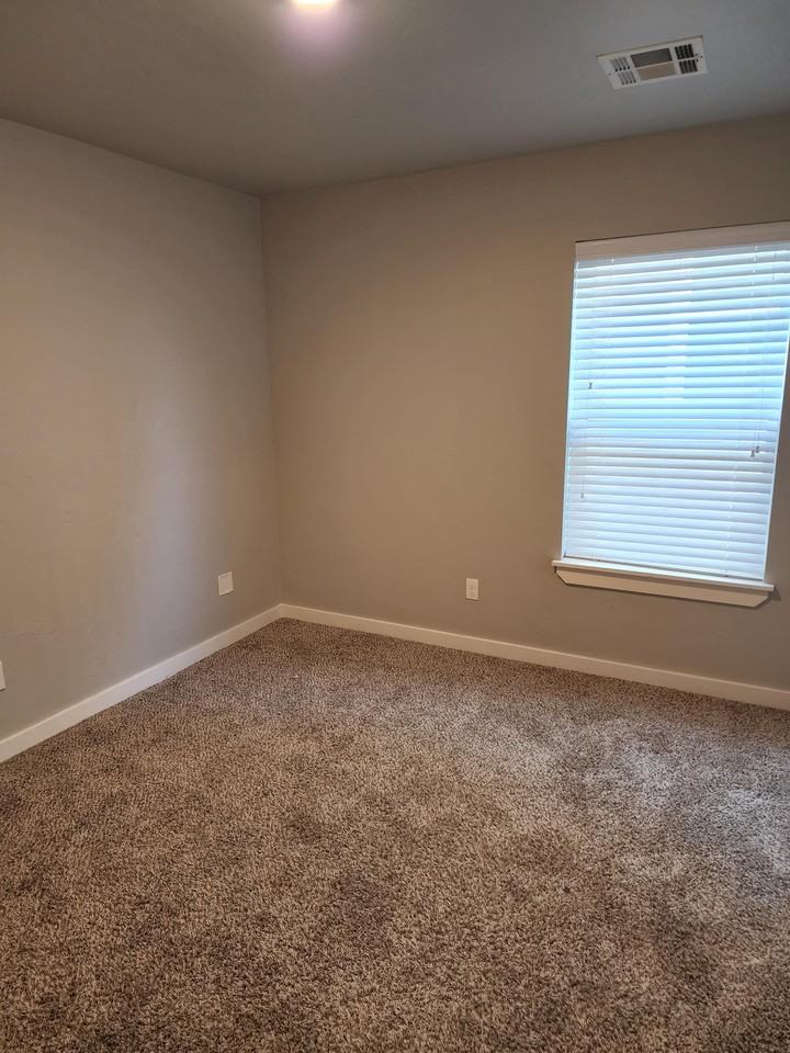 605 Northwest 176th Street - Photo 7 of 10