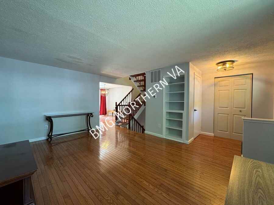 379 W Broad St - Photo 3 of 32
