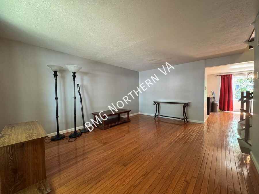 379 W Broad St - Photo 4 of 32