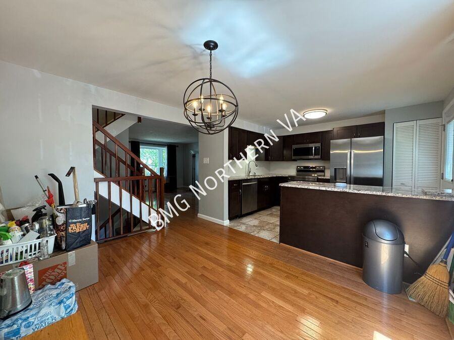 379 W Broad St - Photo 5 of 32