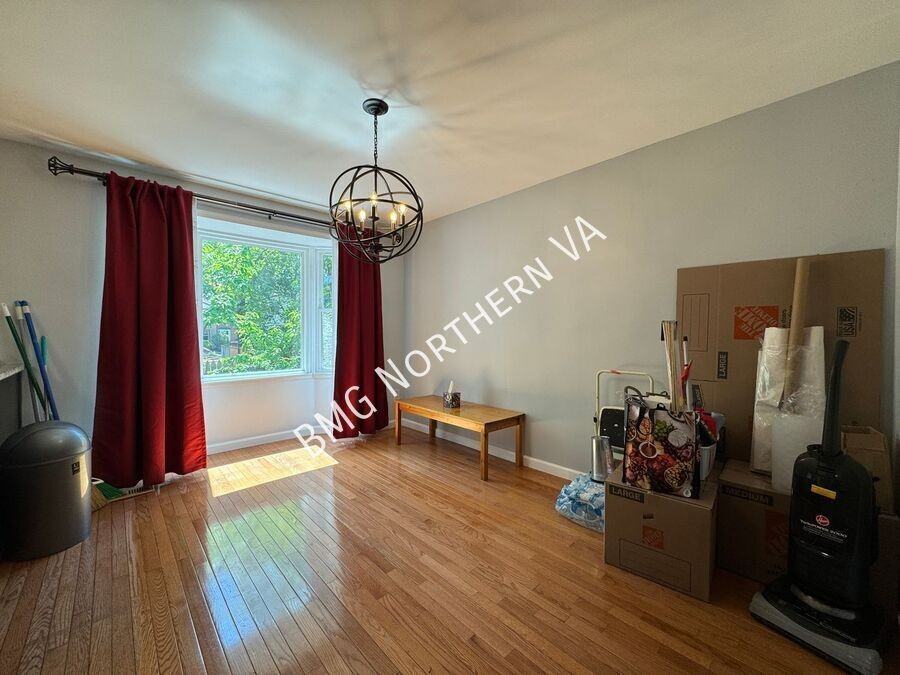 379 W Broad St - Photo 6 of 32