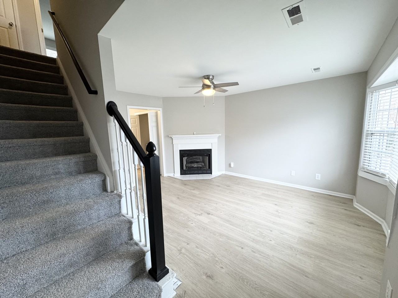3900 AA4 Sterling Pointe Dr #1 - Photo 5 of 24