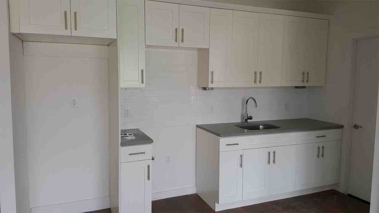 891 Herkimer St - Photo 5 of 7