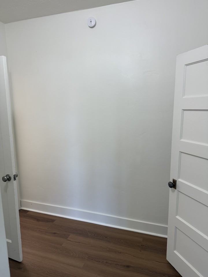 215 S 400 W - Photo 5 of 24
