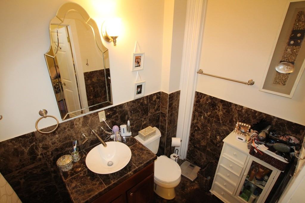 212 W Franklin St #103 - Photo 5 of 12