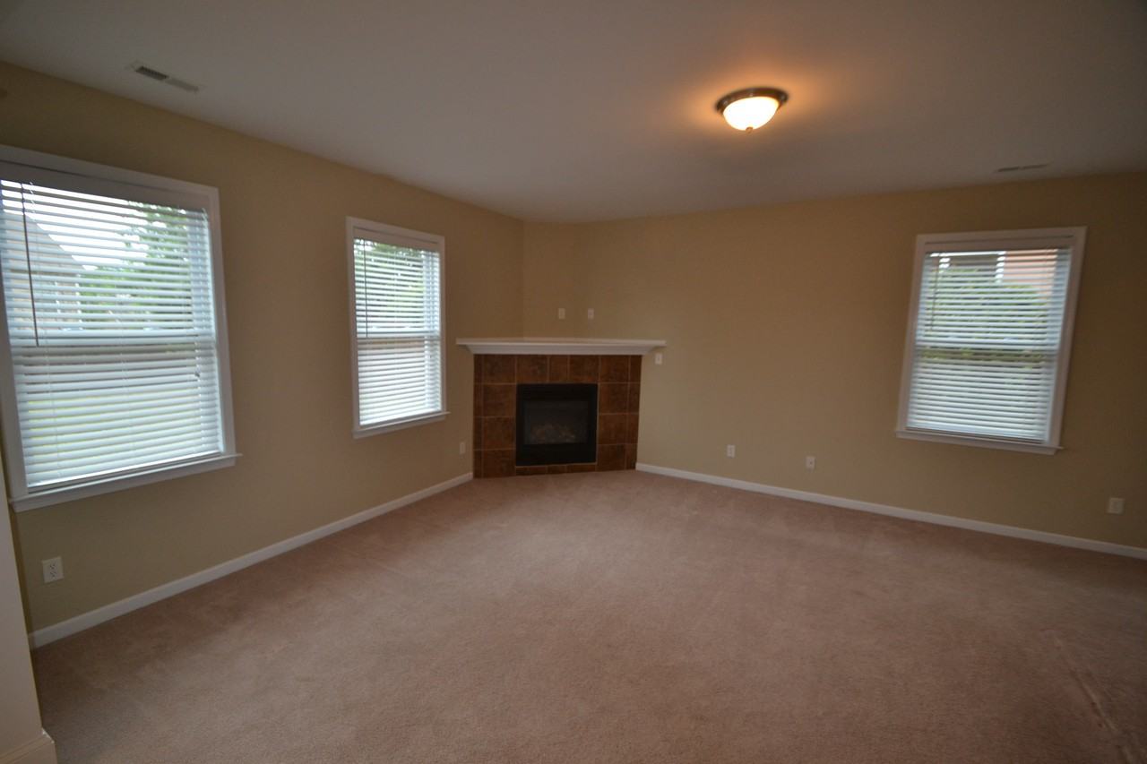 28 Aberdeen Ct - Photo 2 of 10