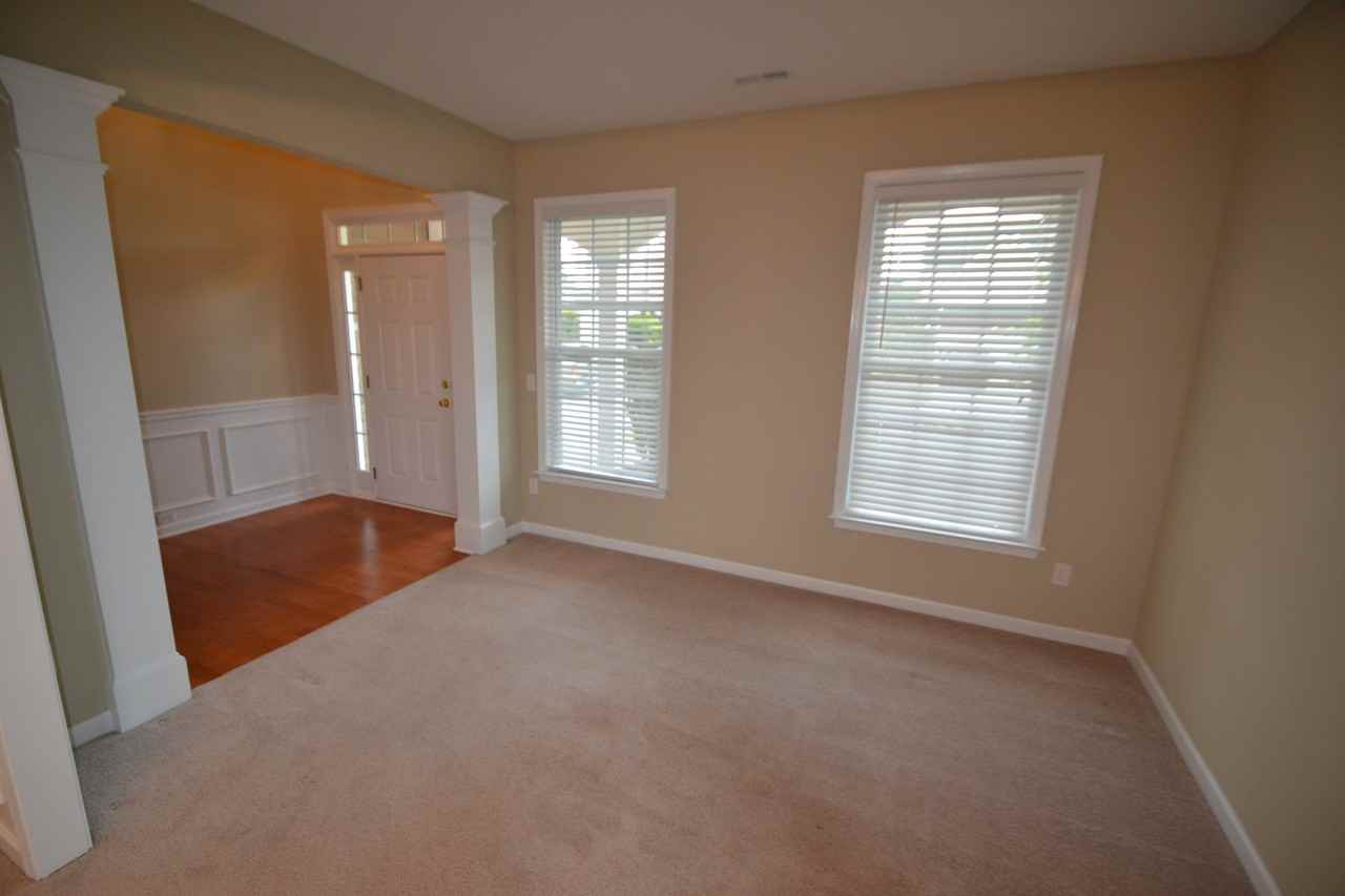 28 Aberdeen Ct - Photo 3 of 10